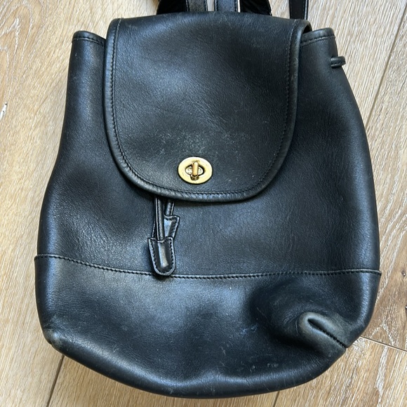 Vintage Coach 9960 Daypack Black Leather Backpack Purse Turnlock Drawstring 90s - Picture 2 of 11